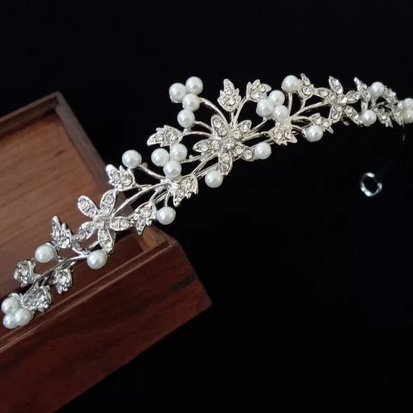 Crown - Picture 4 of 4